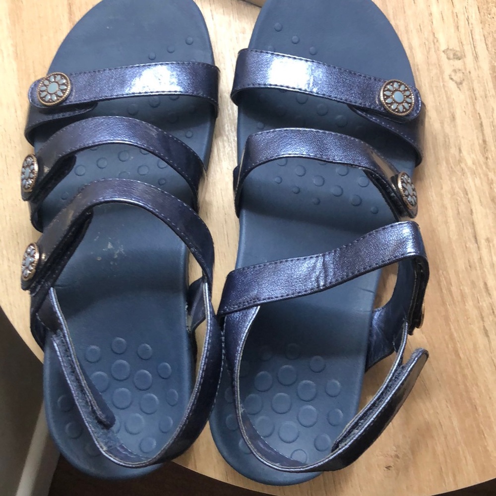Preowned Vionic women’s sandals US 8 excellent